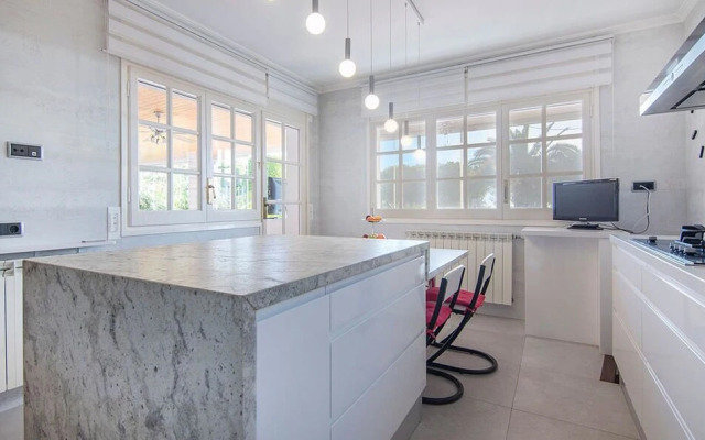 Gallery Villa 650M from the Beach (R81)