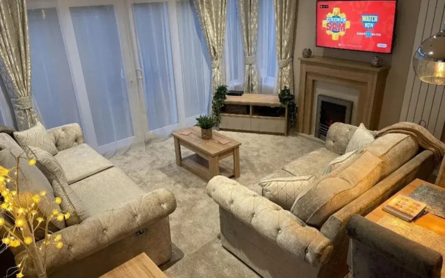 Skegness - Lodge - Sleeps 6 - Parking - Garden