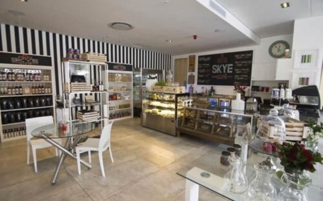 Sandton Skye Apartment - 616