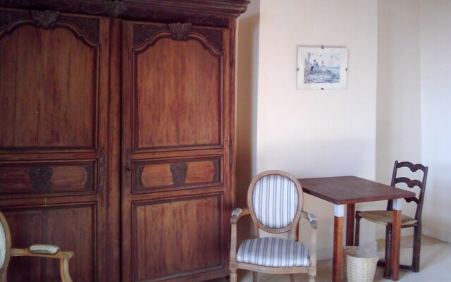 Mansion With 4 Bedrooms in Moussy, With Enclosed Garden