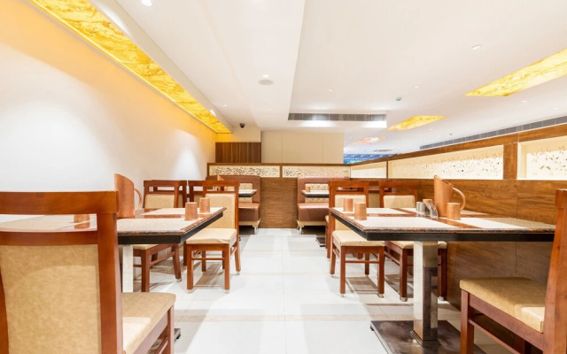 Capital O 43703 Thechi Hotels