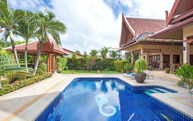 Blissful Villa Felicity with Ample Space