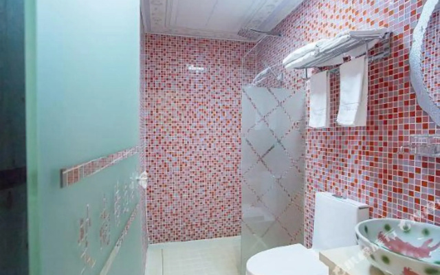 Shanghai Aishang Collection Hotel (Caohejing Hongmei Road Subway Station)