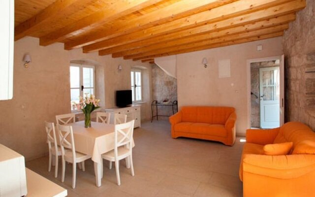 Villa Mama