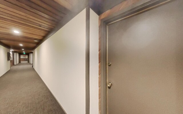 Spacious Condo with Full Kitchen - Steps Away from Summer Hiking and Biking Adventures! by RedAwning