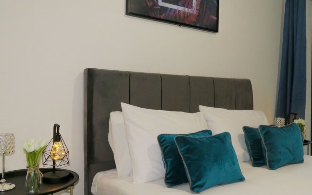 Tudors eSuites JQ Regency Kingsize