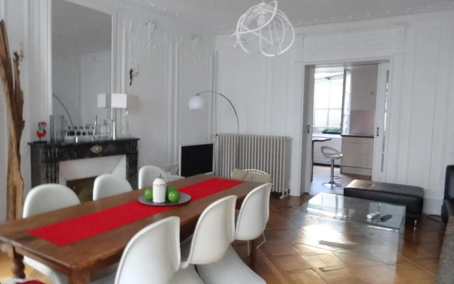 Les Serruriers - Appartement Spacieux avec Terrasse & Parking