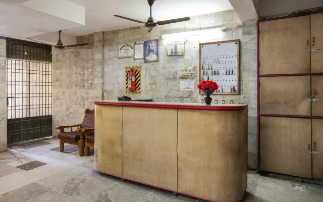 Spot On 701306 Annai Guest House