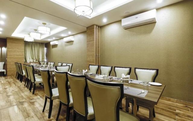 Capital O 71843 Grand Sindhura