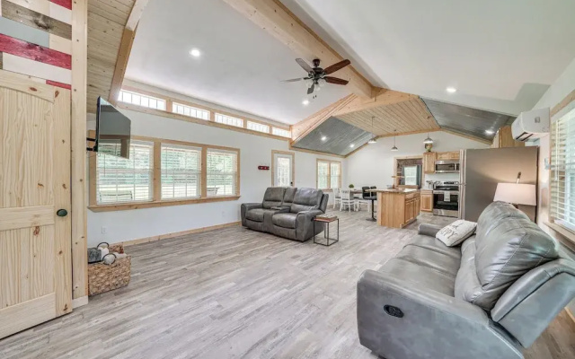 Secluded Broken Bow Cabin w/ Fishing Pond & Views!