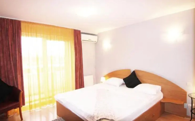 Domino 2BD Apartment Unirii Square