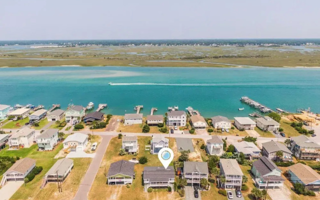 Catch A Wave by Topsail Realty