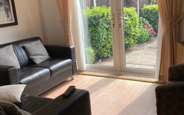 5-bed Town House in Newport