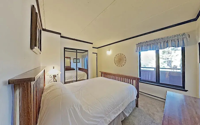 Comfortable Cozy 2 Bedroom Condo with Loft!