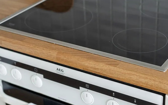 Top Floor 1BR Home with Parking, Sauna and Balcony