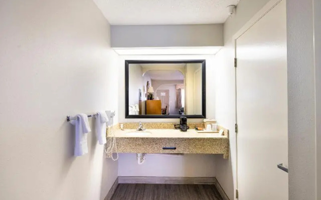 Quality Inn & Suites