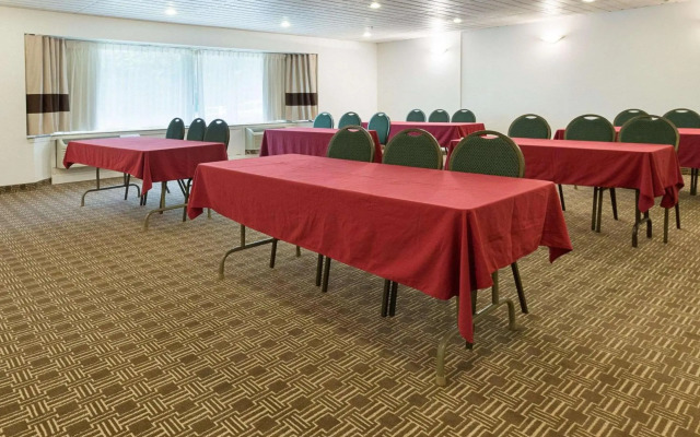 Comfort Inn & Suites Syracuse-Carrier Circle