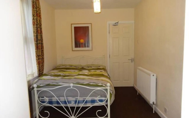 Beautiful 4 Bed House - Great Central Location - Wolverhampton