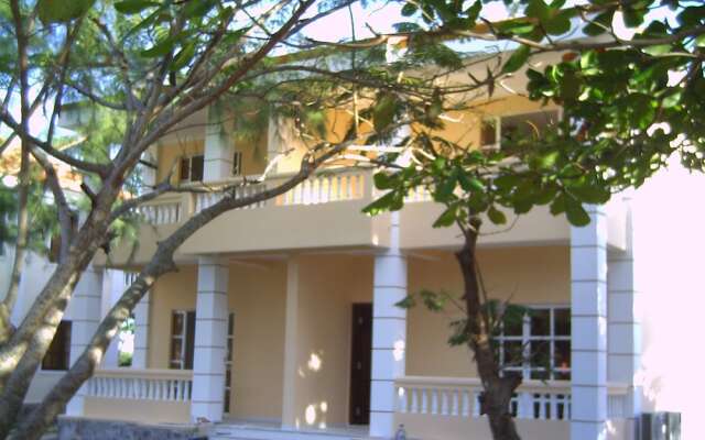 River Ray Estates
