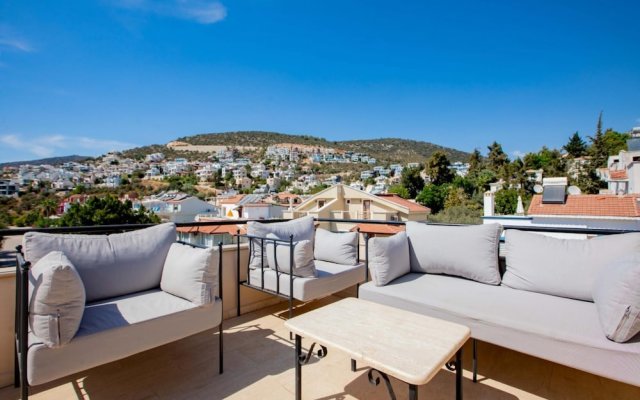 Invigorating Villa With Shared Pool in Kas