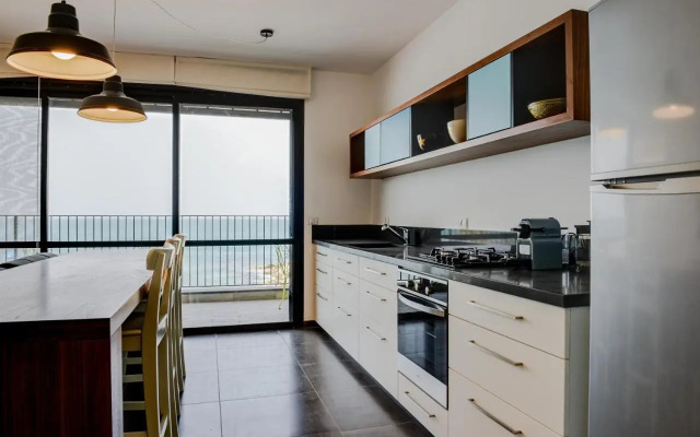 Beautiful Apartment on The First Line of The Sea