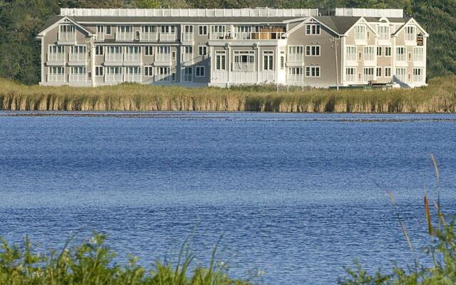 Newport Beach Hotel & Suites