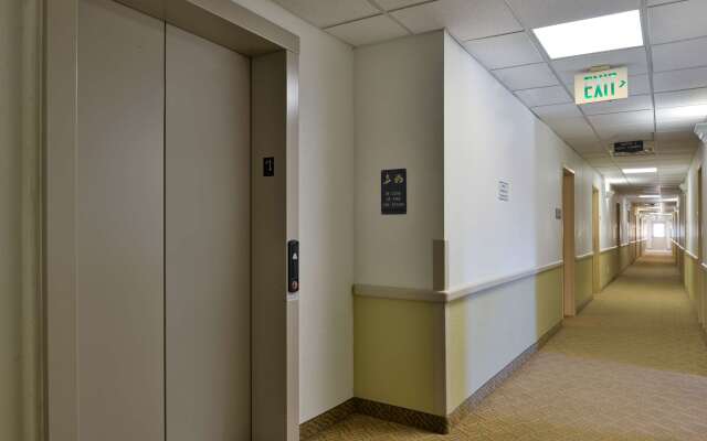 Americas Best Value Inn & Suites Winnie