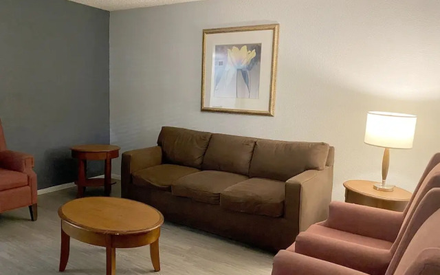 OYO Apartments at Eden Pointe
