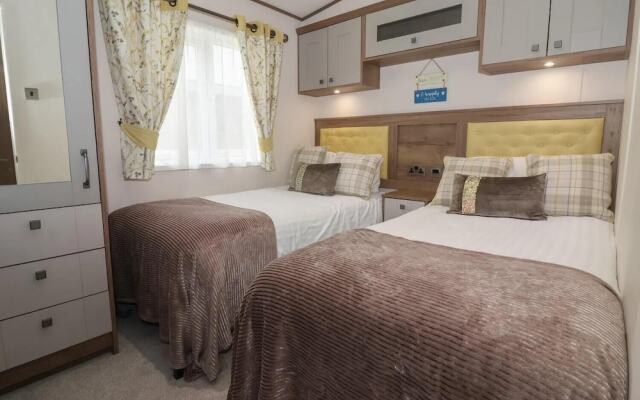Whispering Willows 2-bed Lodge in Scarborough