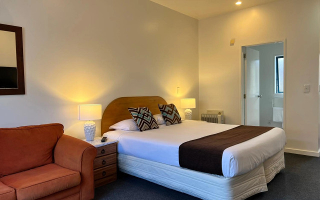 Bush Inn Court Motel