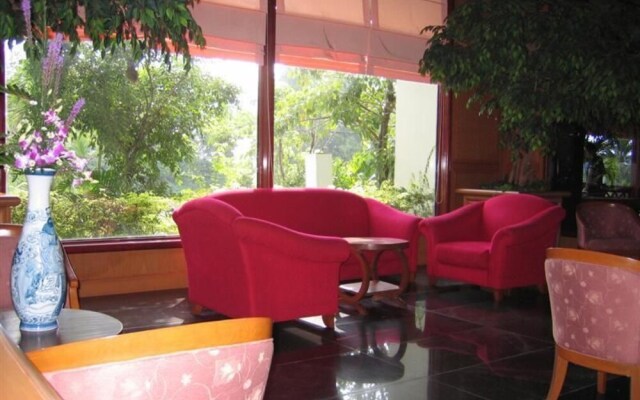 PathumThani Place Hotel