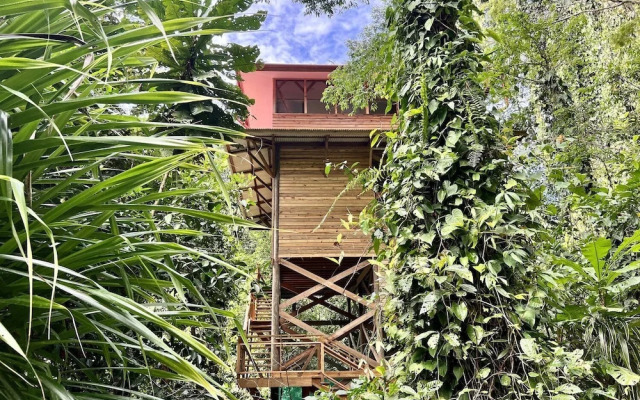 Casa Cayuco Eco-Adventure Lodge