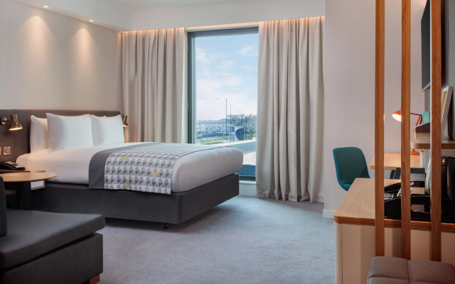 Holiday Inn London Heathrow - Bath Road by IHG