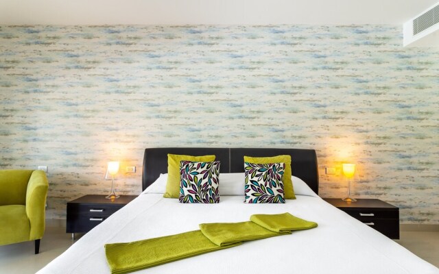 Casa Iris 2 Bedroom Condo by Redawning