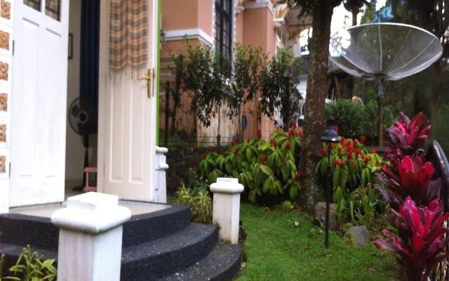 Villa Kota Bunga Dahlia