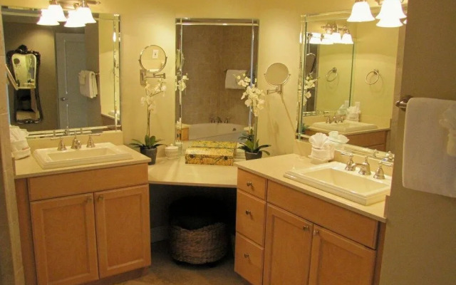 Majestic Sun Condos by Crystal Waters