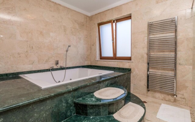 Stunning Home in Veprinac With 4 Bedrooms and Wifi