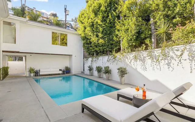 Luxury Hollywood Hills Home With Pool, Outdoor Dining & Iconic Views Skyline Chalet