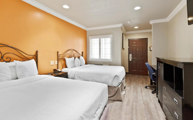 Le Blanc Inn & Suites