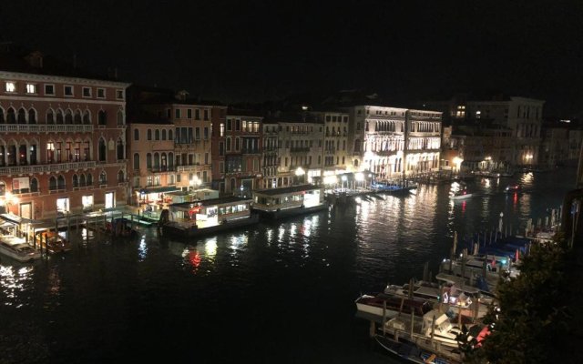 Rialto Terrace on the Grand Canal