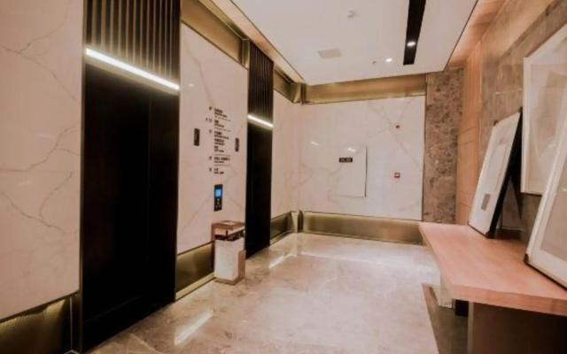 Chaoman Hotel (Zhumadian High-speed Railway Station)