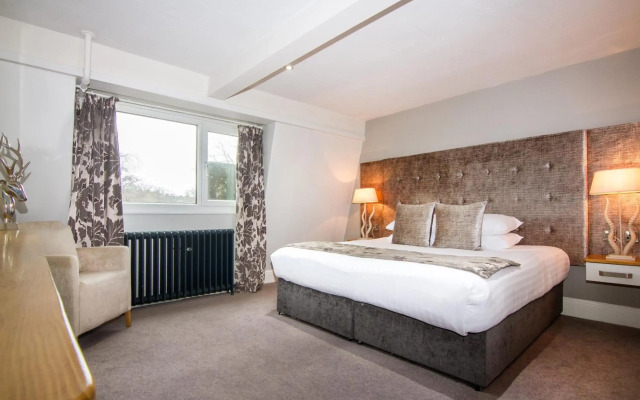 White Hart Hotel & Apartments
