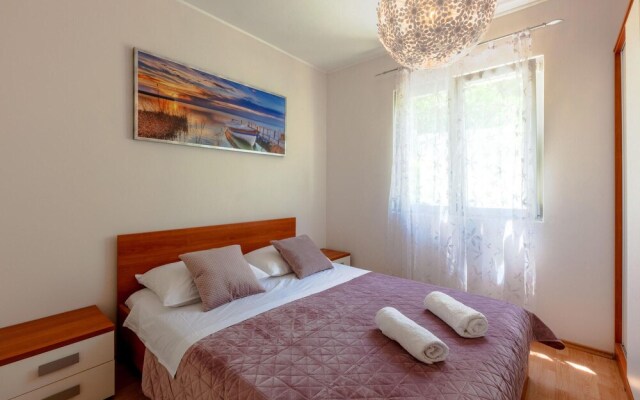 Nice Home in Prigradica With Wifi and 2 Bedrooms