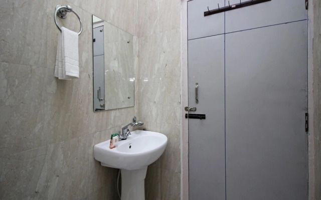 OYO Flagship 5175 Hotel Rama Blue Point