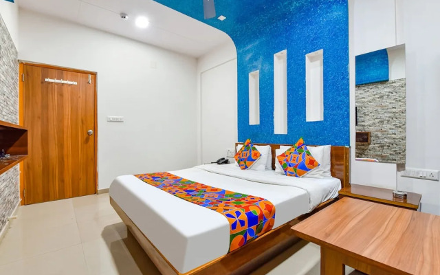 Fabhotel Raj Ratna