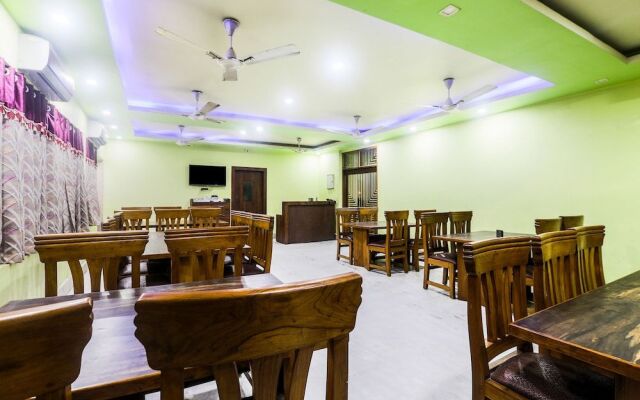 OYO 27675 Hotel Am Palace