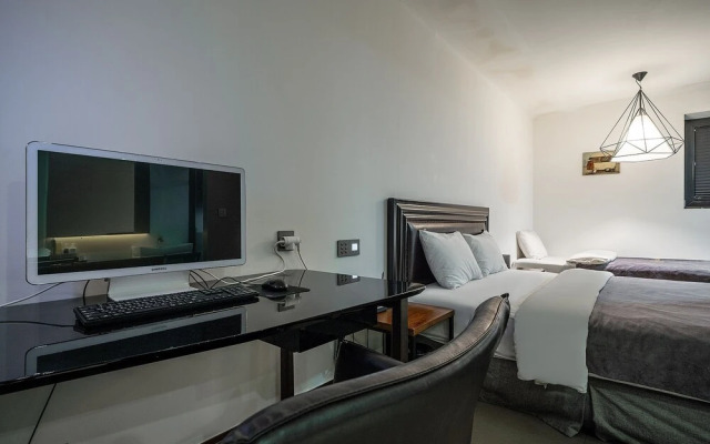 Guangming Cherbourg Hotel
