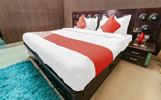 OYO 27999 Hotel Deep