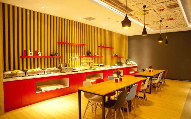 ibis Tianjin Railway Station Hotel