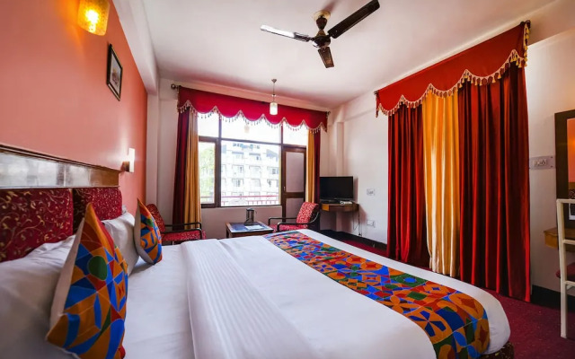 Fabhotel Chandra Palace